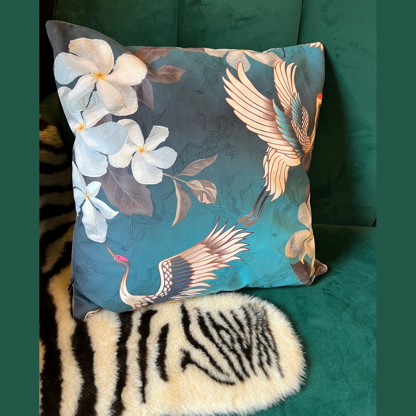 Japanese diving cranes luxury velvet cushion