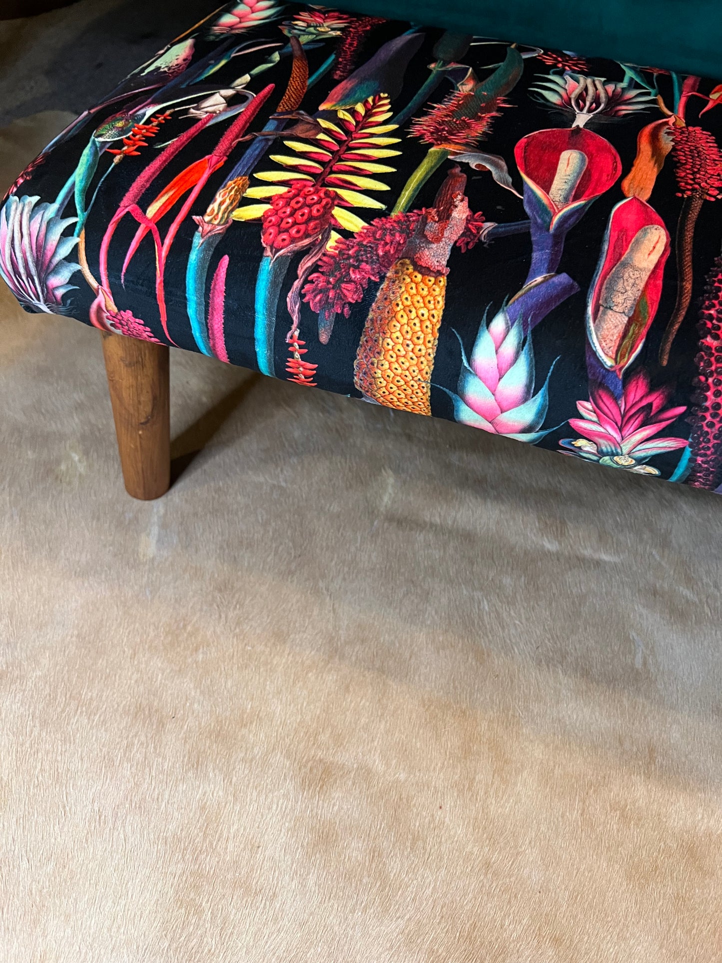 Botanical lily black velvet Footstool